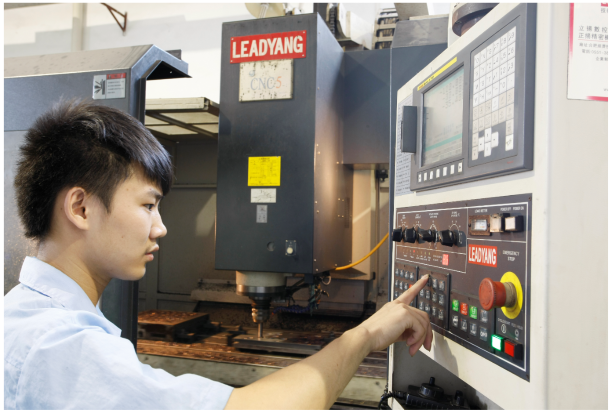 深圳注塑模具廠---設(shè)備和人才 深圳注塑模具廠---設(shè)備和人才